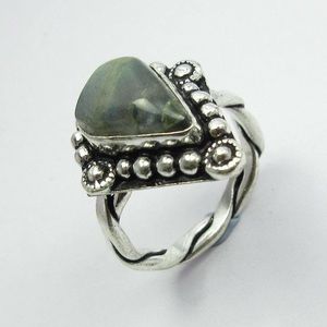 LABRADORITE RING.